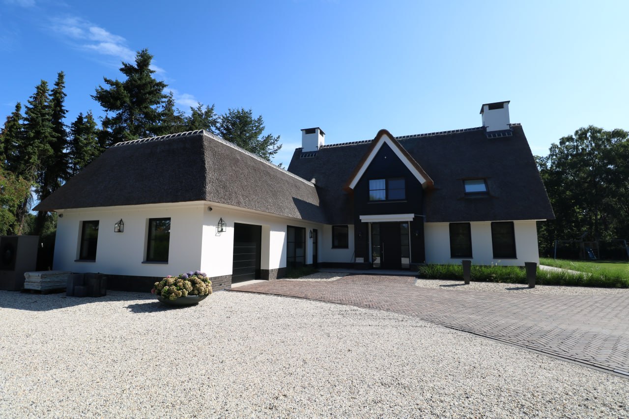 Woning met entree en erf